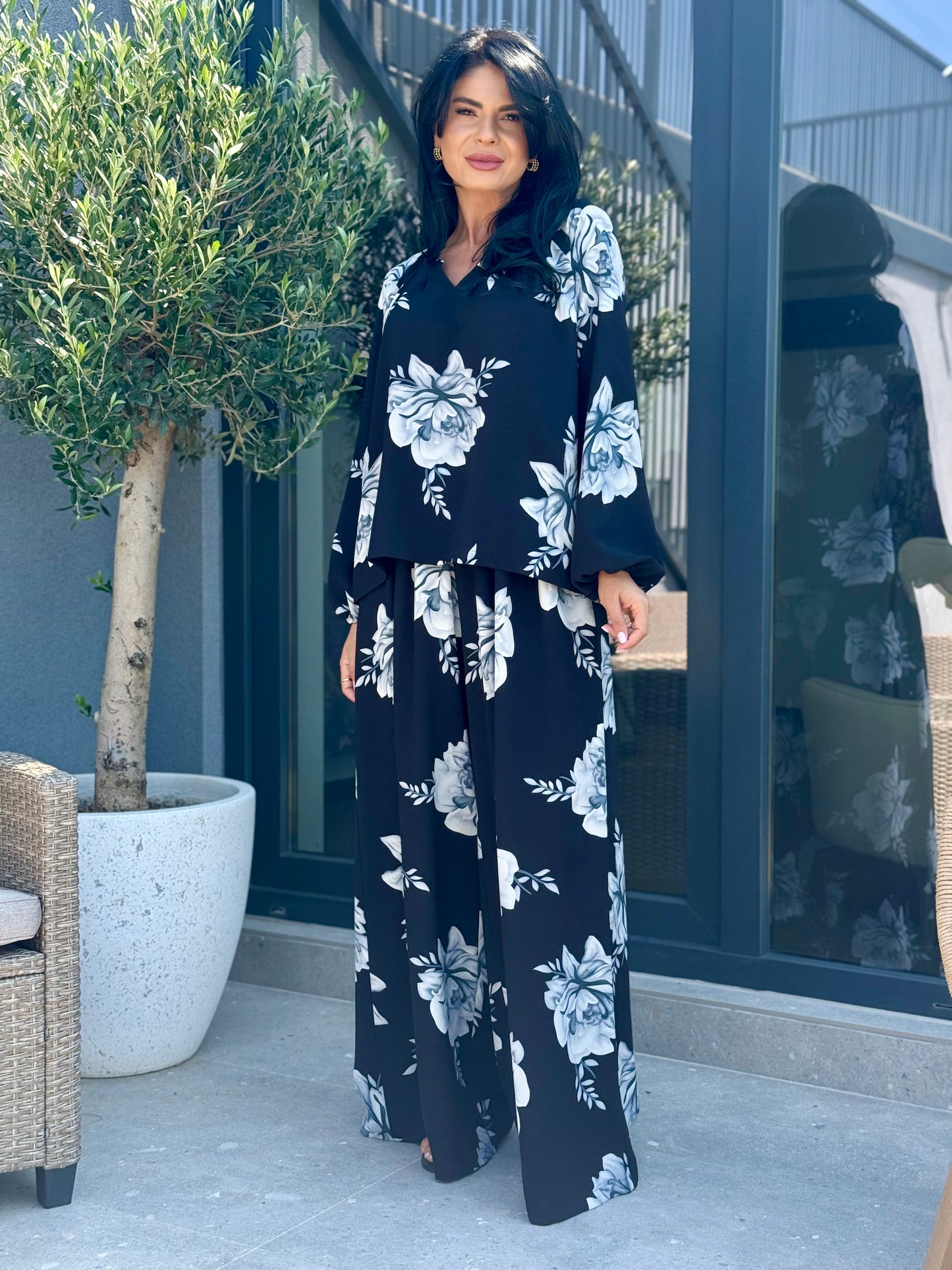 Costum Gianna - Gray Flowers