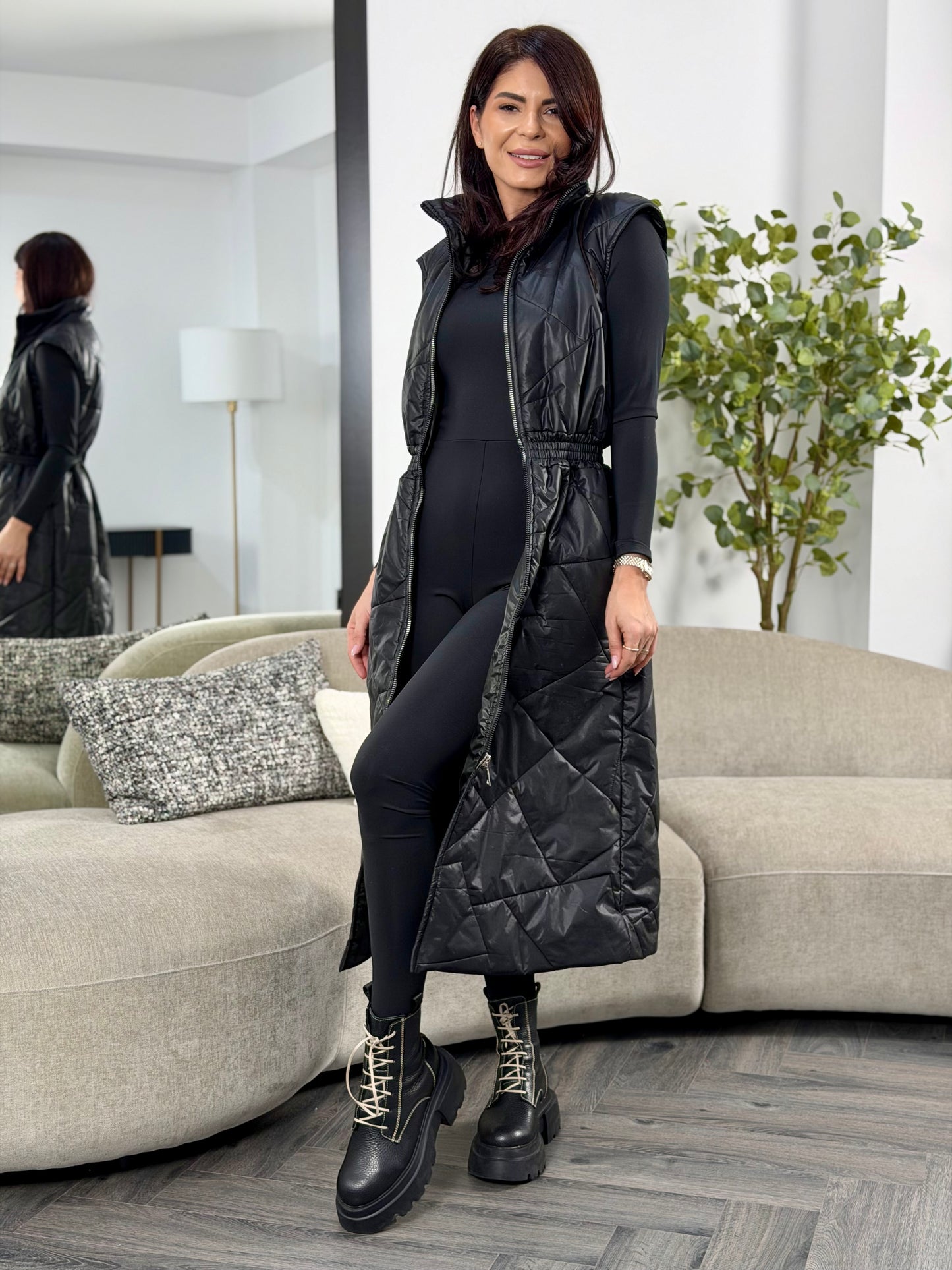 Vesta Spring - Black Asymmetric Lines