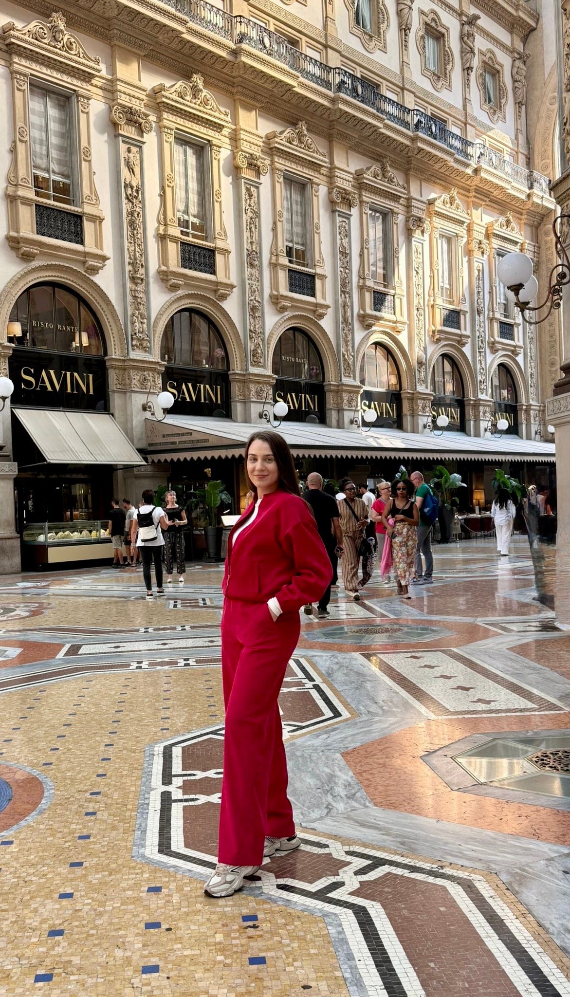 Costum Vienna - Rosu Zmeura