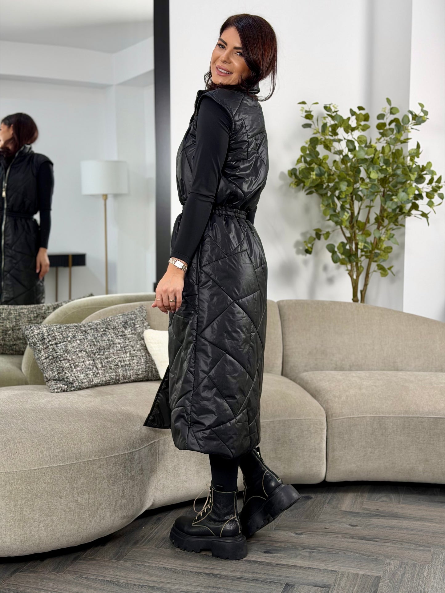 Vesta Spring - Black Asymmetric Lines