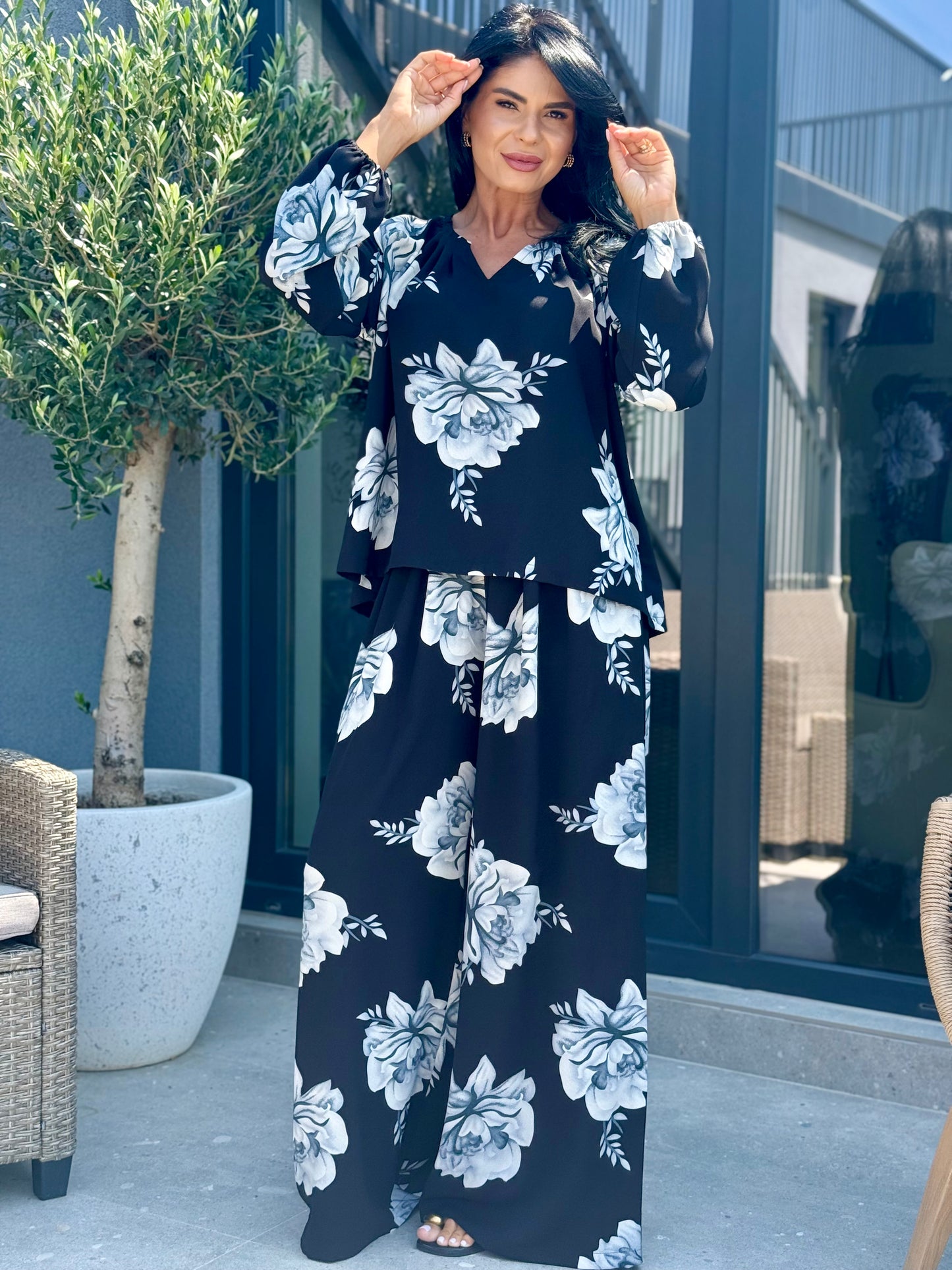 Costum Gianna - Gray Flowers