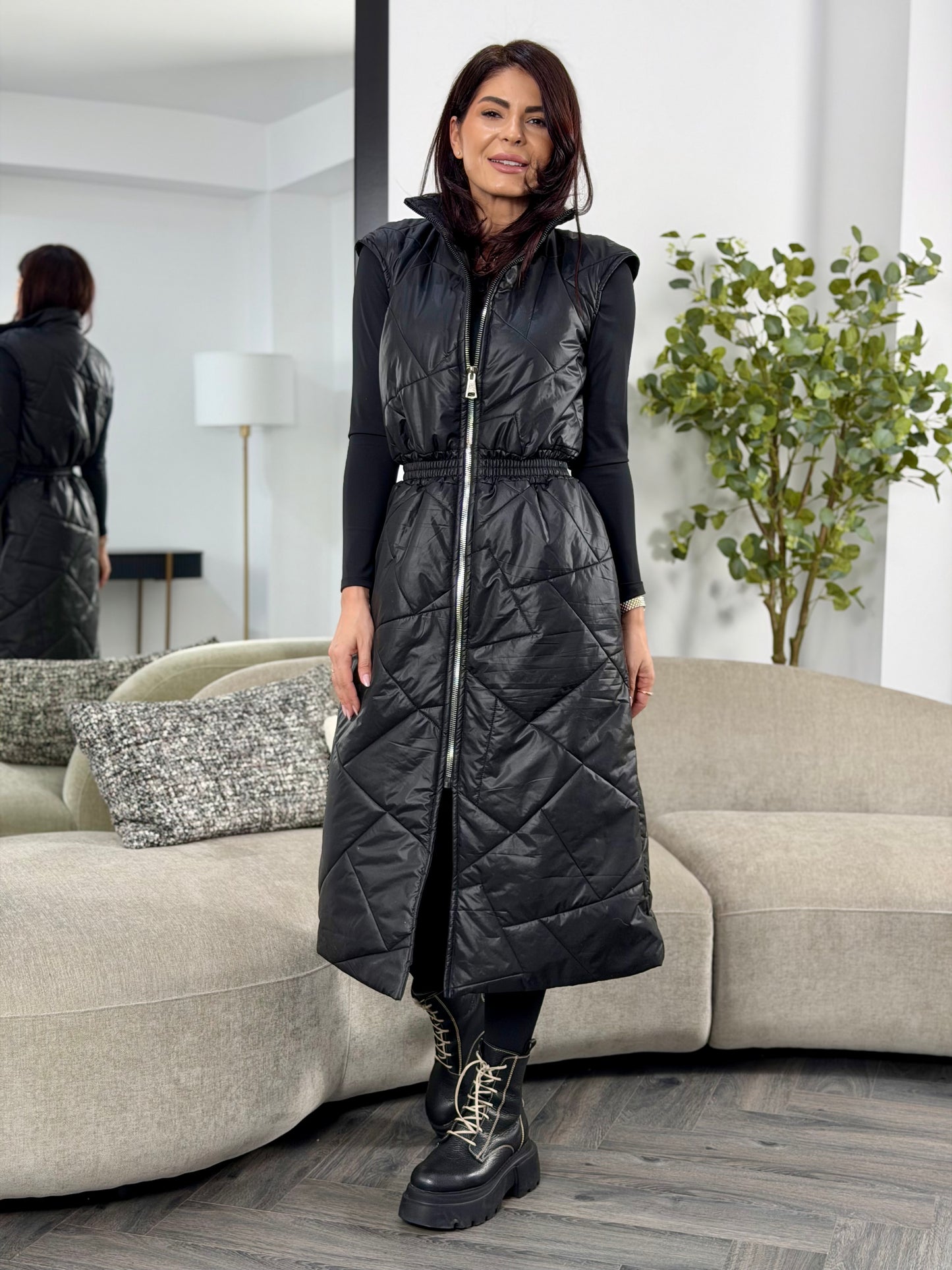 Vesta Spring - Black Asymmetric Lines