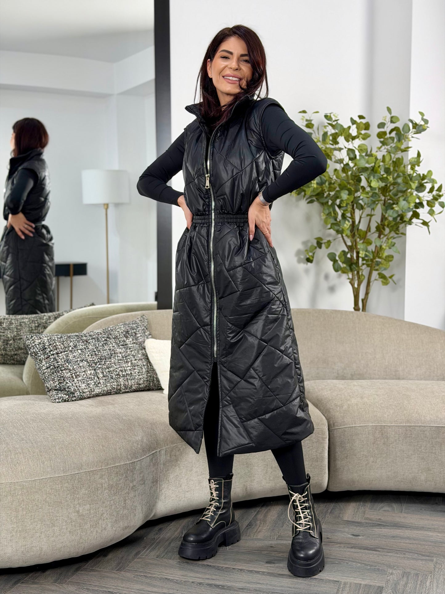 Vesta Spring - Black Asymmetric Lines