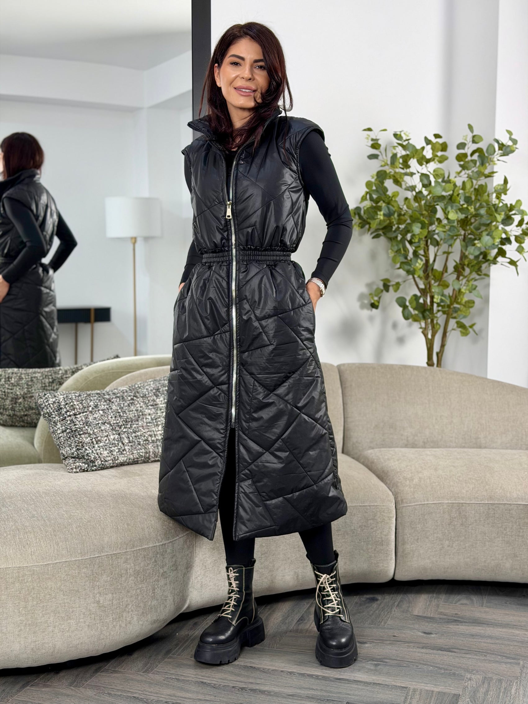 Vesta Spring - Black Asymmetric Lines