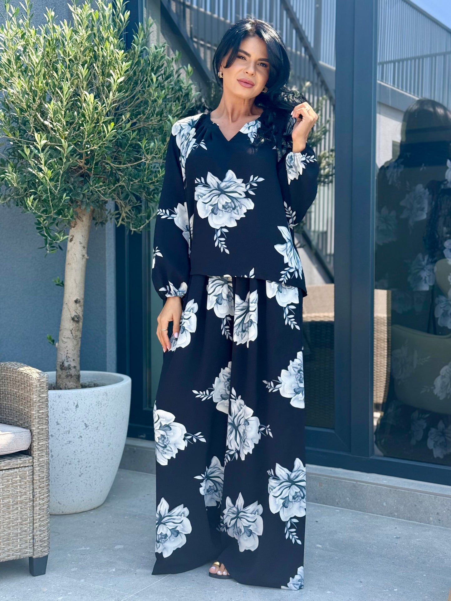 Costum Gianna - Gray Flowers