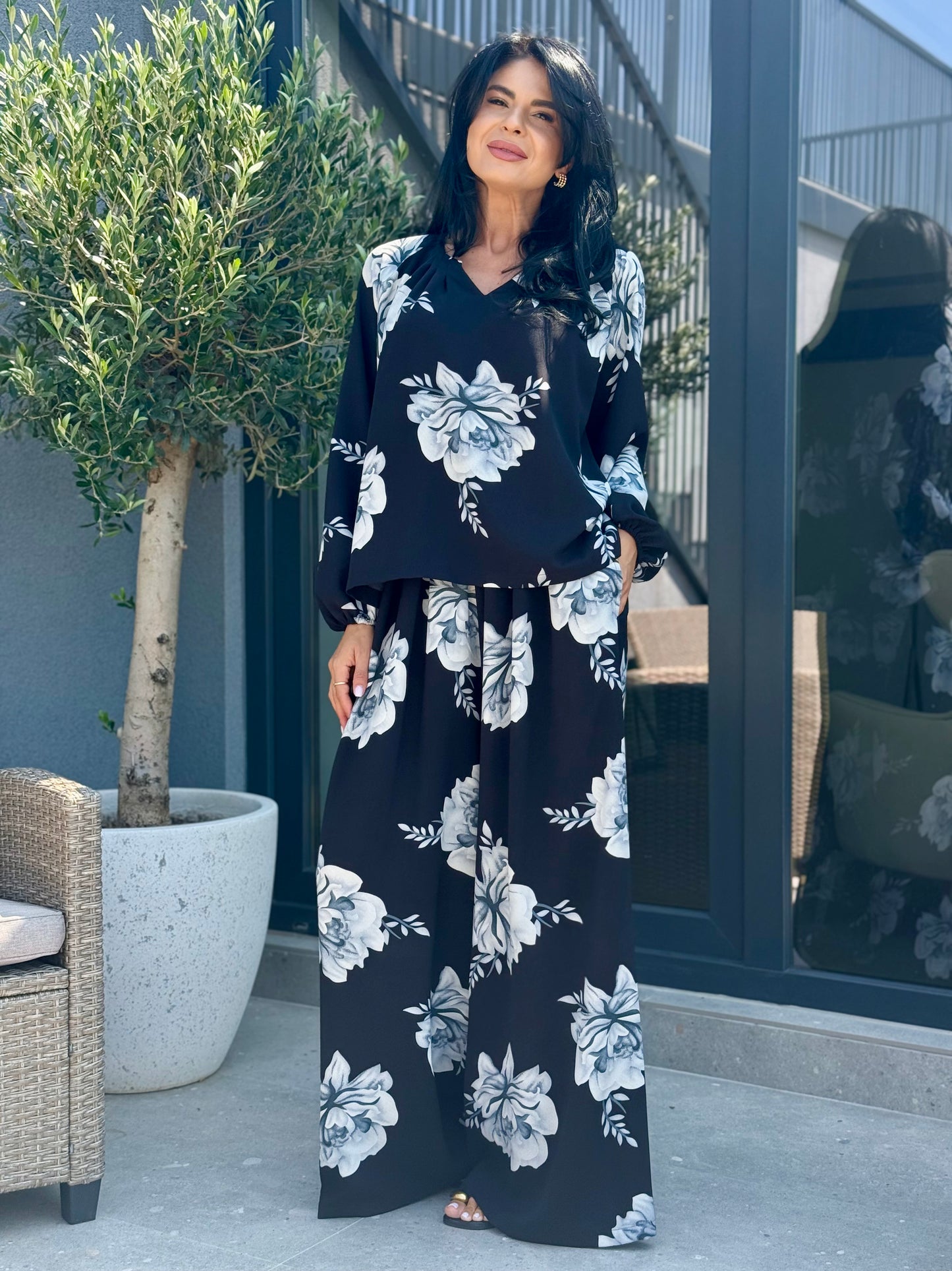 Costum Gianna - Gray Flowers