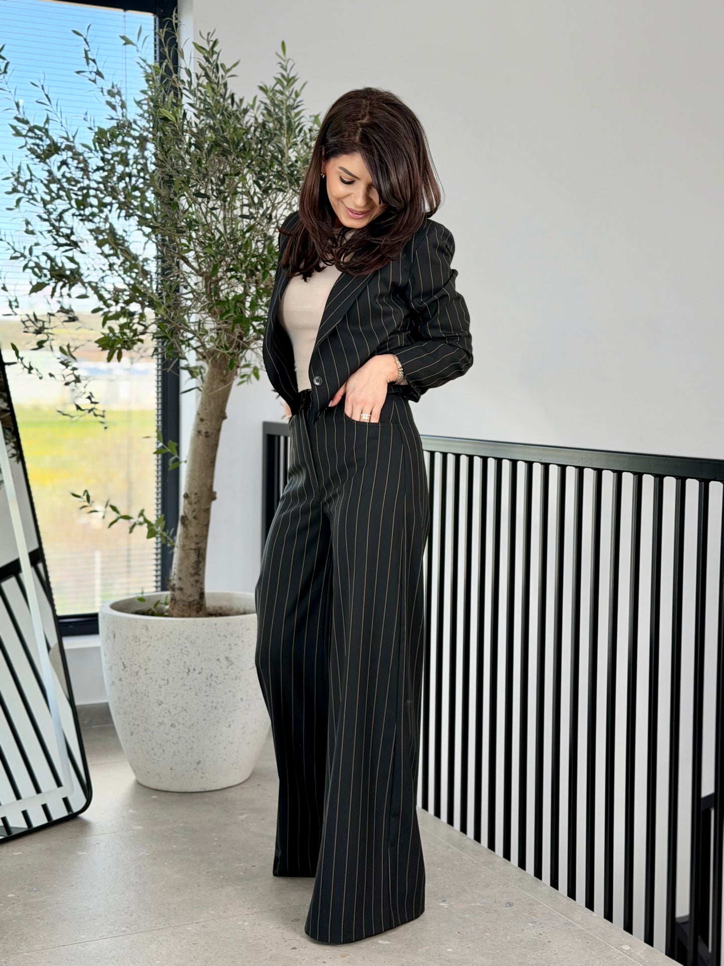 Costum Charlee  - Black Prinstripes