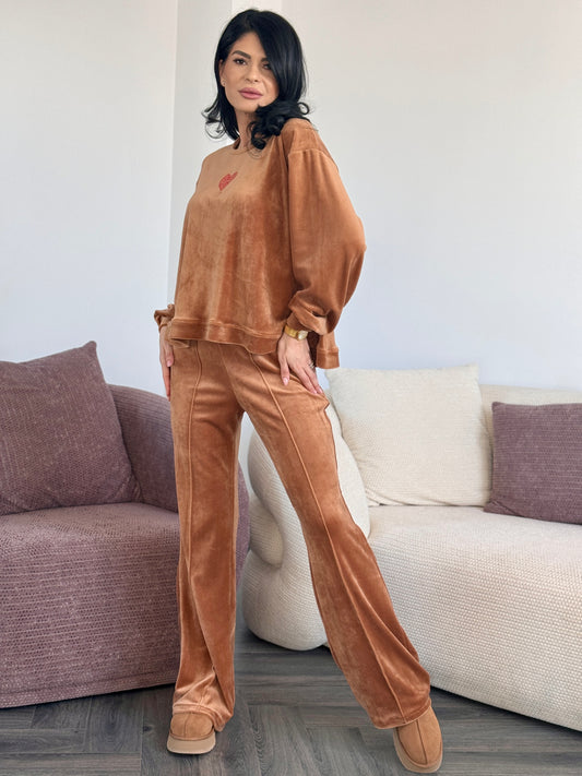 Costum LOVE - Maro Auriu
