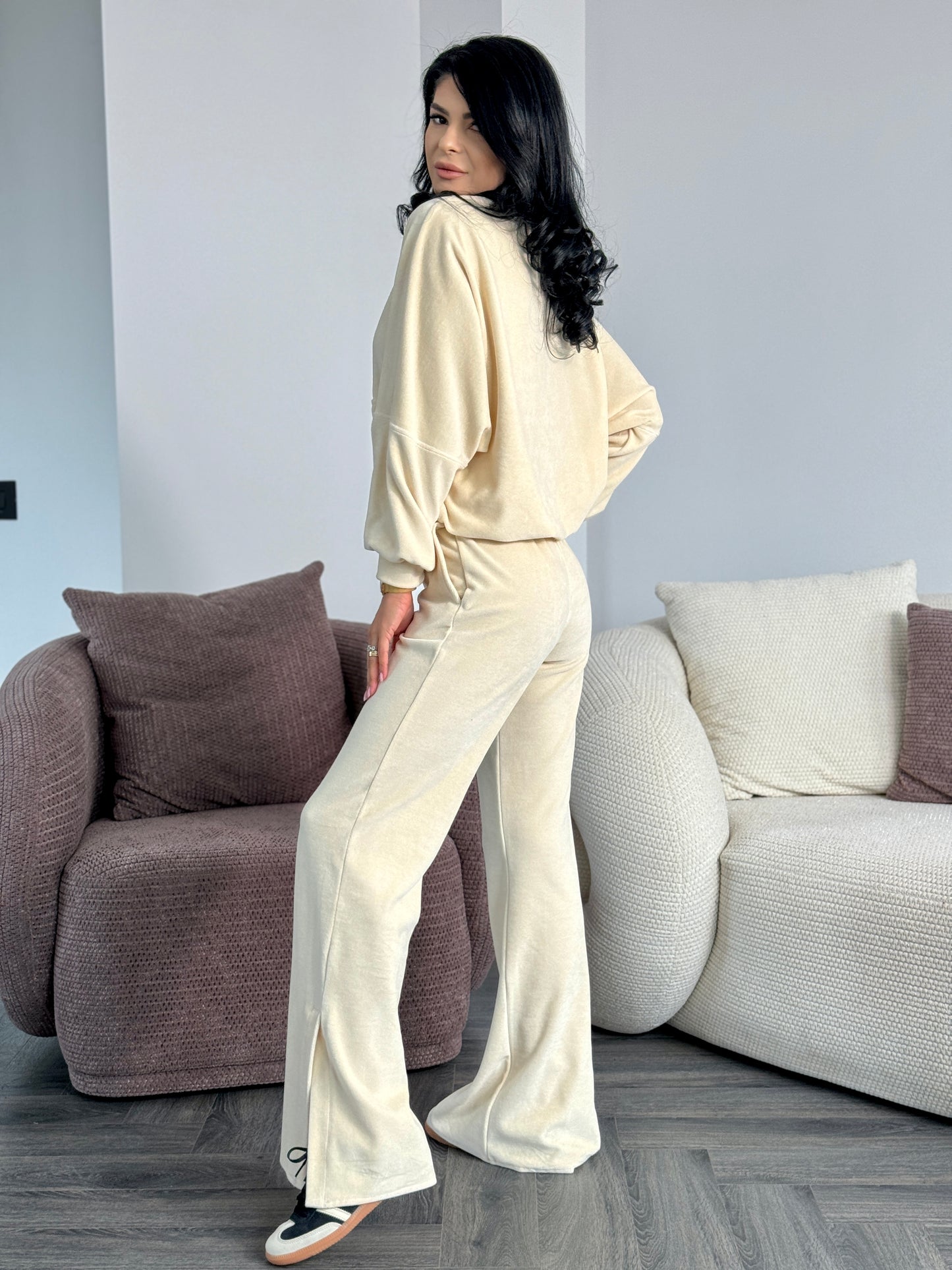 Costum Ilona - White Creamy