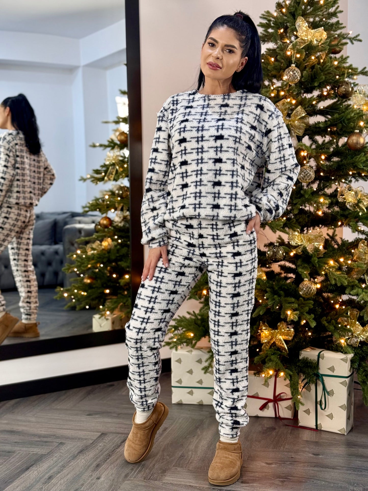 Costum Mona Plush - Black and White